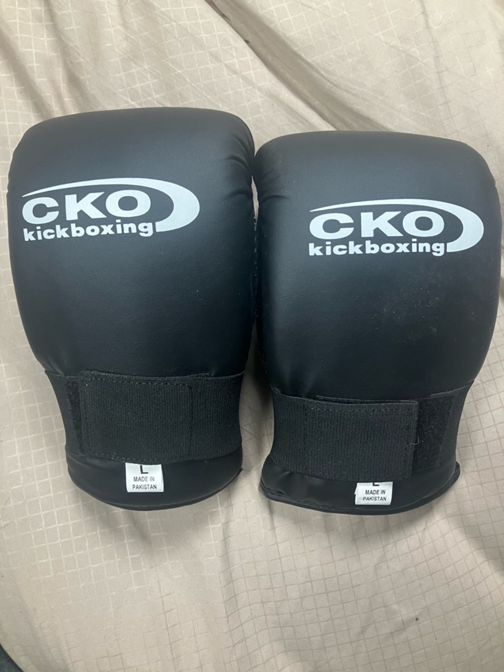 CKO Kick boxing gloves black adult Size Large pair fighting gloves